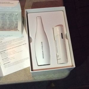 Rodan + Fields Pore cleanser